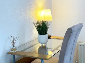 Beautiful 3 bed apartment - Free parking, Near trains - Image 3