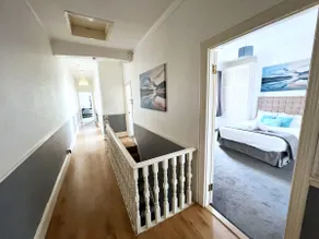 Beautiful 3 bed apartment - Free parking, Near trains - Image 5