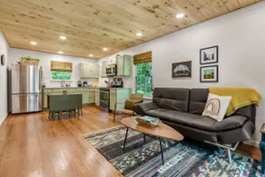 Private Guesthouse—serene & conveniently located! - Image 2