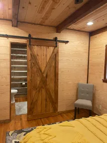 Fully remodeled cabin, next to Walls of Jericho - Image 2