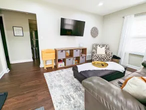 Remodeled Comfort Home Bettendorf + Fenced yard - Image 3