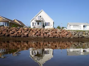 Cheerful 2 bedroom cottage with indoor fireplace. - Image 2