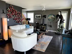 Cheerful 2 bedroom cottage with indoor fireplace. - Image 4