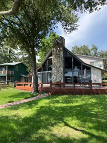 Waterfront cabin on Lake Livingston - Image 3