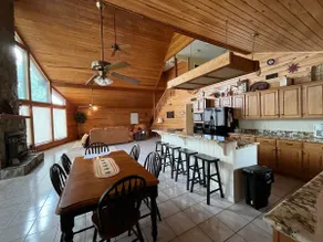 Waterfront cabin on Lake Livingston - Image 2