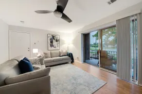 ♛The Broadway Special♛ - 2 Bd/1 Bath Smart-Condo! - Image 4