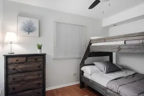 ♛The Broadway Special♛ - 2 Bd/1 Bath Smart-Condo! - Image 3