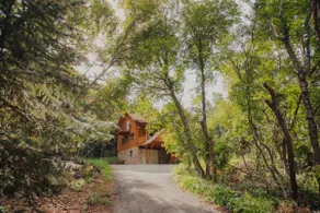 Deep Wood Mountain Cabin Getaway in Sundance - Image 3