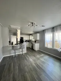 Cute Bungalow on Quiet Street - Image 3