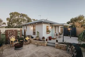 'Cottage on Coonewarra' in Quinns Rocks. - Image 2