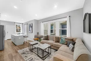 Spacious 3 Bedrooms + Bonus Tandem Room - Image 4