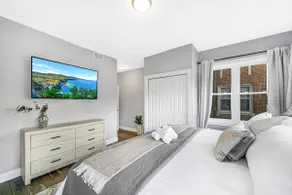Spacious 3 Bedrooms + Bonus Tandem Room - Image 5