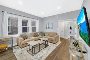 Spacious 3 Bedrooms + Bonus Tandem Room - Image 2