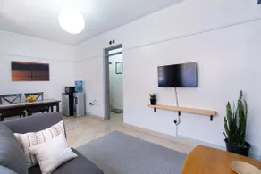 Tai House: Lovely 1-Bedroom with Ample Parking - Image 2