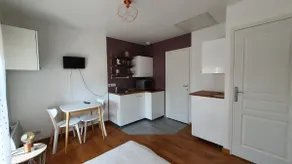 First floor studio in stone farmhouse - Image 4