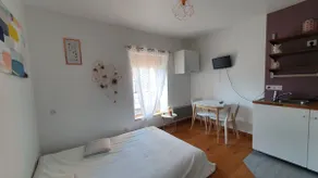 First floor studio in stone farmhouse - Image 3