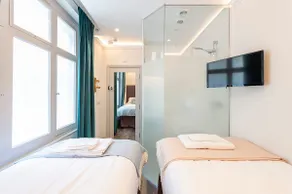 Petite Gorgeous Kensington Studio - Image 3