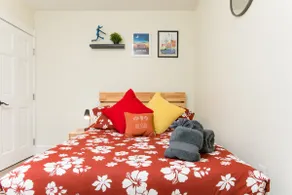 Walk everywhere! Two BR Apartment! Super location! - Image 4