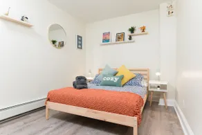 Walk everywhere! Two BR Apartment! Super location! - Image 2