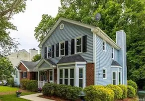 Escape to Blue Wilderness: A Stylish Townhouse - Image 2