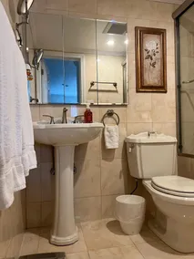 Spacious 3 bedroom home right by JFK airport - Image 5