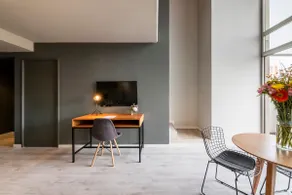 Modern and comfortable duplex in Chinatown - Image 5