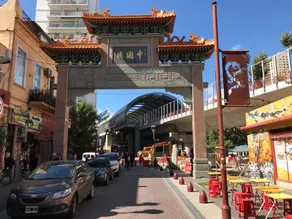 Modern and comfortable duplex in Chinatown - Image 4