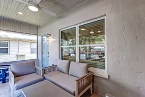 Modern Beach Styled Home- 5 minutes from Beach - Image 4