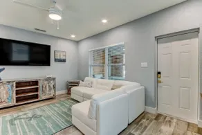 Modern Beach Styled Home- 5 minutes from Beach - Image 5