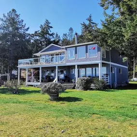 Lovely waterfront, 2-3 BR with sunroom/office - Image 2