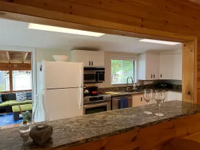 Cheerful 3 bedroom, 1.5 bathrooms 4 season Chalet. - Image 5