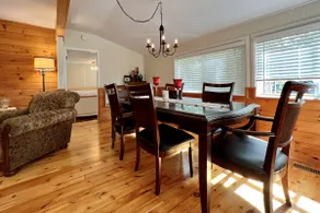 Cheerful 3 bedroom, 1.5 bathrooms 4 season Chalet. - Image 4