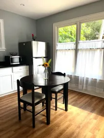 Beautiful 1-Bedroom Guest House Historic District - Image 3