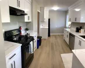 Spacious Ladner Stay | Sleeps 10 Near Airport - Image 5