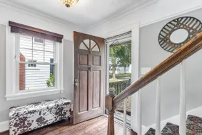 Walk to shopping, Charming Modern European cottage with huge deck - Image 2