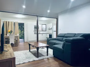 Beautiful & Freshly Renovated 3 Bedroom apartment - Image 3