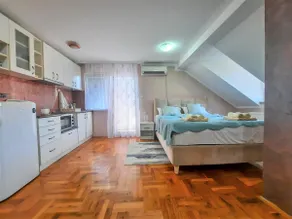 Garden Apartment - Image 4