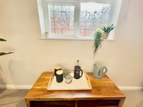Tranquil En-Suite - Urban Woodland Retreat - Image 3