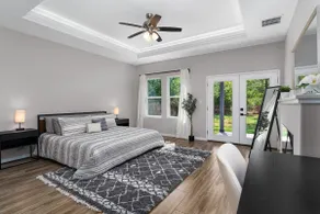 Chic 4br ranch home with spacious patio & backyard - Image 5