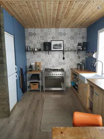 Cozy 2-bedroom vacation home with hot tub - Image 2