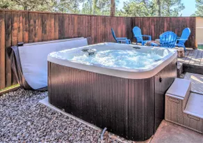 Northern Star - Unique Cabin, Hot Tub, Pets okay, close to Skiing, Track, Casino - Image 5