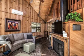 Northern Star - Unique Cabin, Hot Tub, Pets okay, close to Skiing, Track, Casino - Image 3
