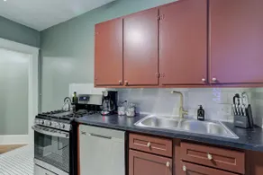 Cheerful and Chic Upper Unit Close to Everything! - Image 3