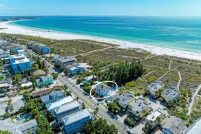 Located Directly on World Famous Siesta Key Beach! - Image 2