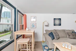 ***Tiny House in the City*** w/ private garage - Image 5