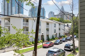 ***Tiny House in the City*** w/ private garage - Image 4