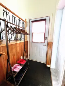 Cozy two-story suite in a detached villa on the south shore of MTL, with separate kitchen and bathroom, and a beautiful outdoor terrace. - Image 4