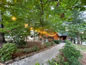 Lakefront Cabin - Lookout Lodge - on Lake Norman - Image 2