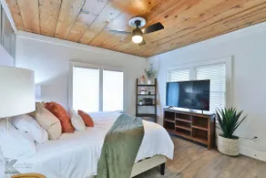 King Bed Entire Home with Kitchen near ACU Abilene, Zoo - Image 2