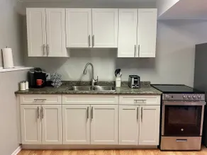 Ideal Getaway | Newly Renovated | Long Term Stays - Image 3